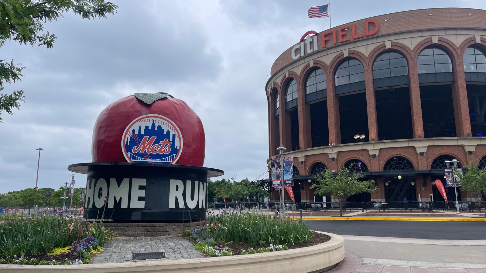 Pirates vs. Mets, 7:10 p.m. taken in New York (Live coverage). Photo by GREG MACAFEE / DKPS